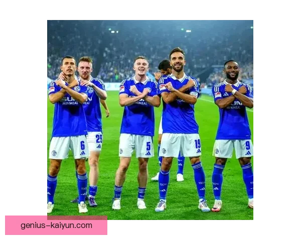 沙尔克在新赛季中的表现展现出持续提升的趋势，备受关注。